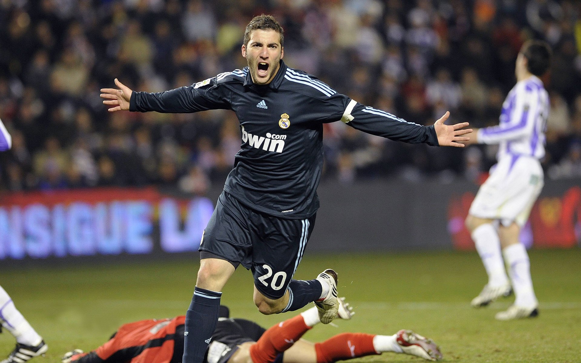 开yun官网-巴萨防线不稳，布鲁日反击得手，3-3收场令人失望，巴萨不败